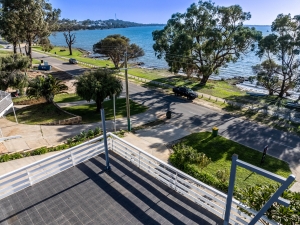 Executive Waterfront Oasis