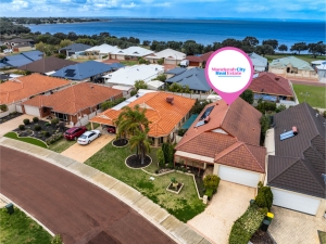 Coastal Living at Its Best, 4-Bed Family Home with Loft & Estuary Views