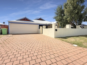 🏡 Family Comfort, Prime Location & Coastal Convenience!