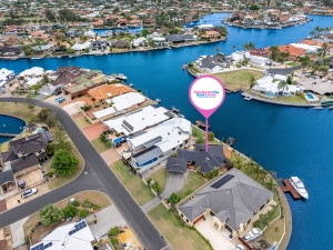 Waterfront Canal Living with Private Jetty