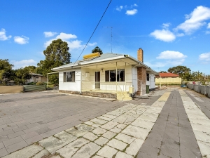 Huge Block with Plenty of Space Inside and Out!